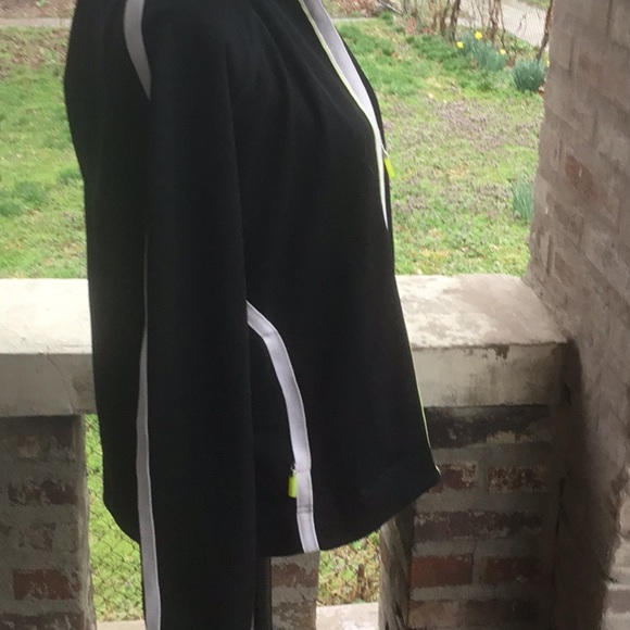 Izod.movement. Black with white stripes jacket. Xl - Picture 5 of 6